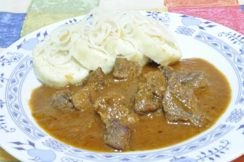 Jak uvařit všetatský guláš ? Snadné recept, připravený za 45 - 60 minut